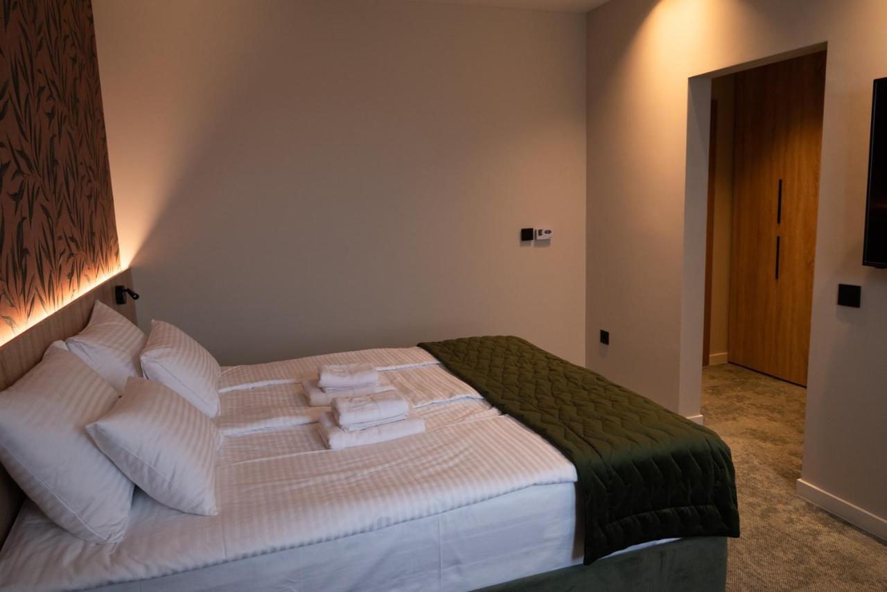 Hotel Gracian Sremska Mitrovica Exterior foto