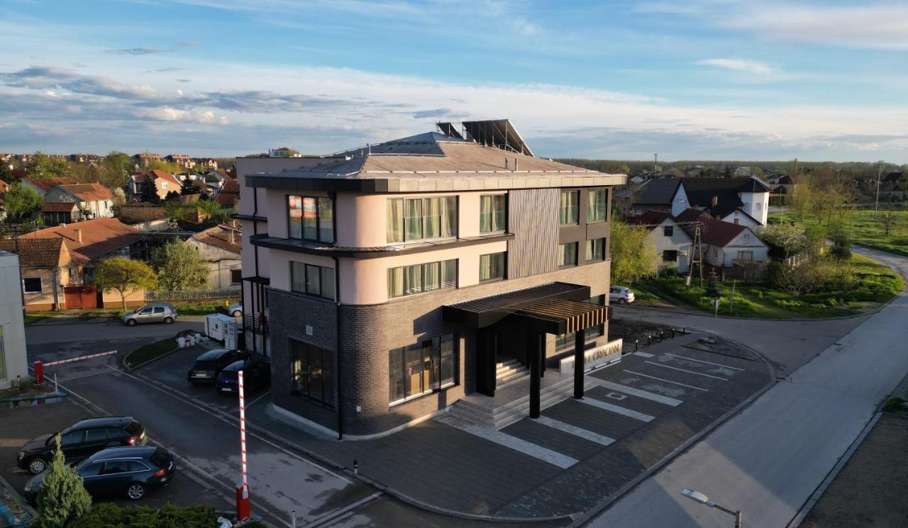 Hotel Gracian Sremska Mitrovica Exterior foto
