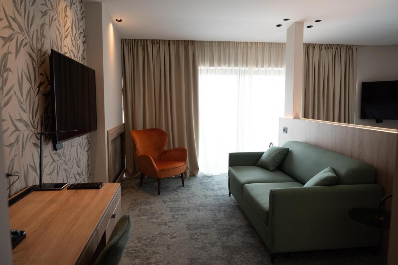 Hotel Gracian Sremska Mitrovica Exterior foto